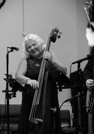 Liz - Bass & Vocals