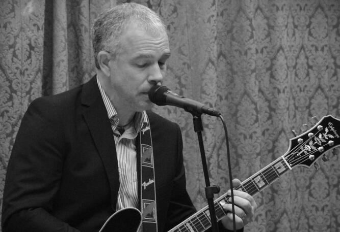 AndyB - Guitar, Banjo & Vocals